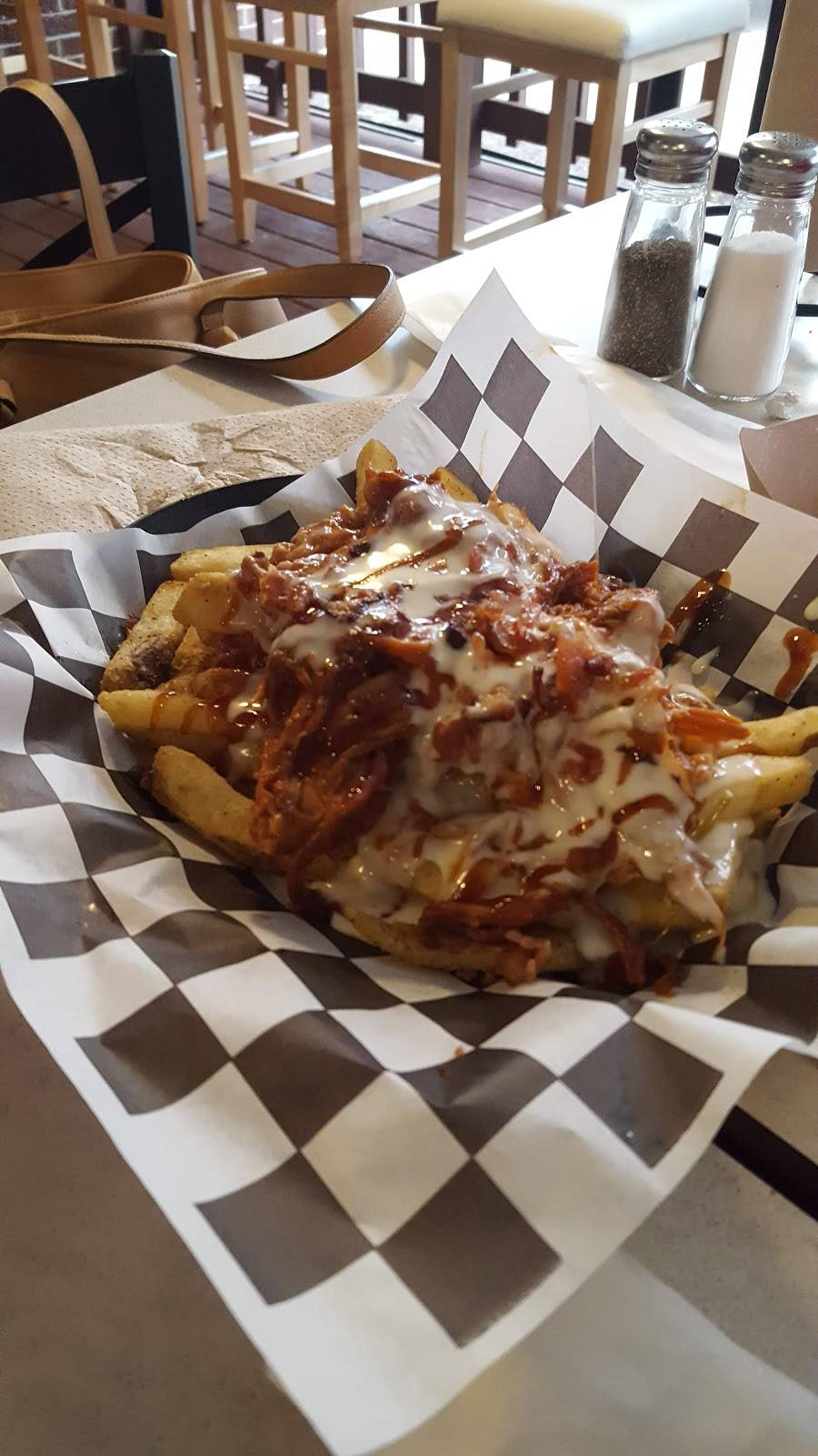 Jasper Pub N Grub | restaurant | 514 Jackson St, Jasper, IN 47546, USA | 8125590643 OR +1 812-559-0643