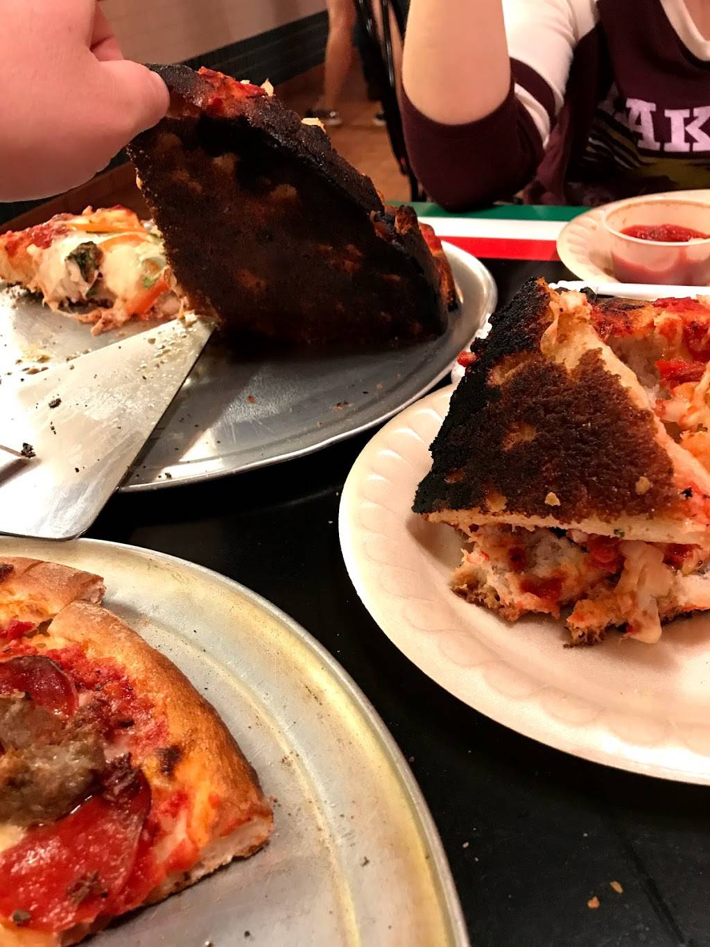 Leonardos Pizza | restaurant | 11051 N Port Washington Rd, Mequon, WI 53092, USA | 2622418557 OR +1 262-241-8557