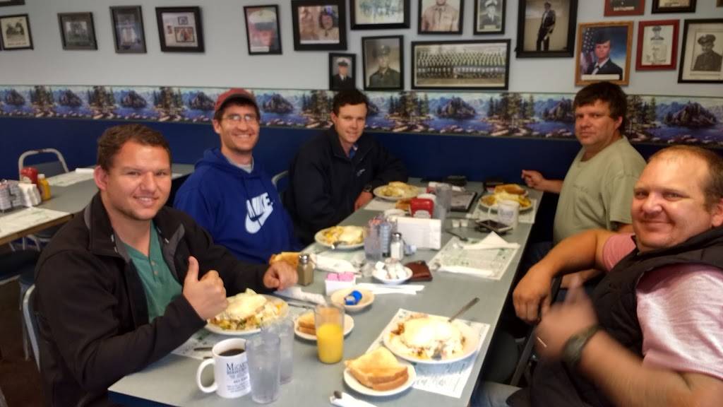 Rachaels | restaurant | 300 E Chicago Rd, White Pigeon, MI 49099, USA | 2694837960 OR +1 269-483-7960