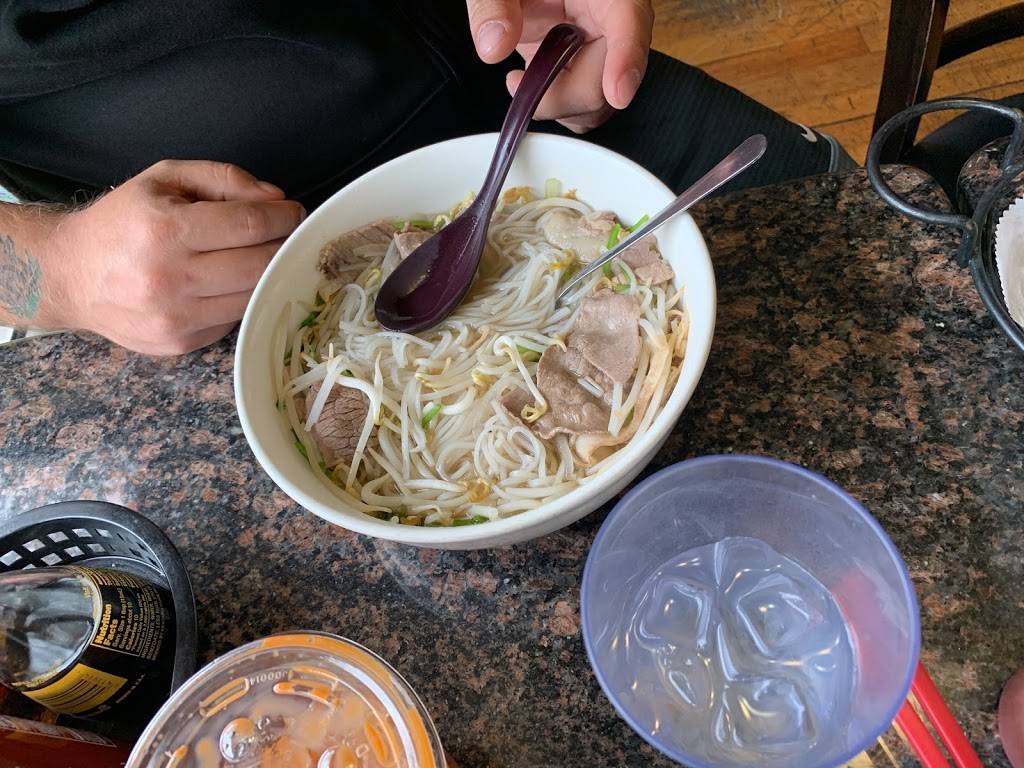 King Pho | restaurant | 5414 W Devon Ave, Chicago, IL 60646, USA | 7733123995 OR +1 773-312-3995