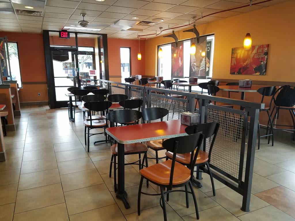 Jack in the Box | restaurant | 7260 N Stemmons Fwy, Dallas, TX 75247, USA | 2146375758 OR +1 214-637-5758