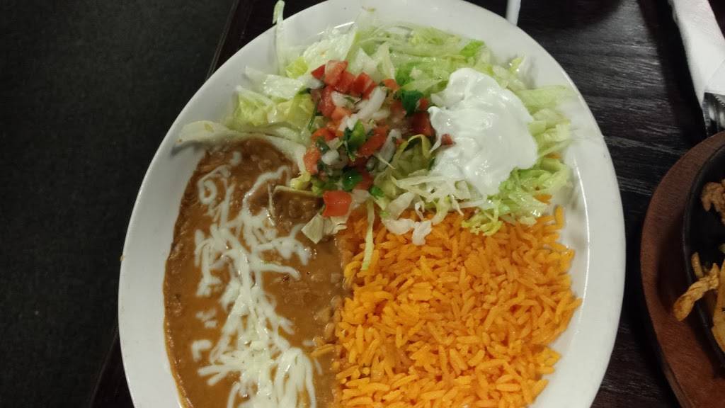 Little Mexico | restaurant | 2001 W Morton Ave, Jacksonville, IL 62650, USA | 2172711665 OR +1 217-271-1665