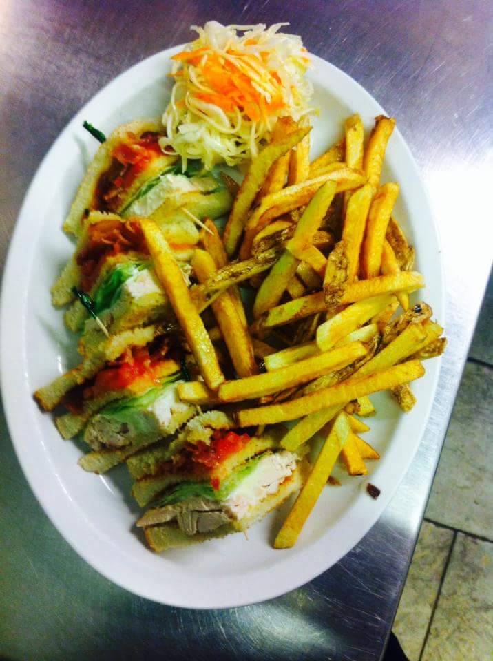 Melinas Family Restaurant | restaurant | 115 Main St W, Port Colborne, ON L3K 3V3, Canada | 9058352755 OR +1 905-835-2755