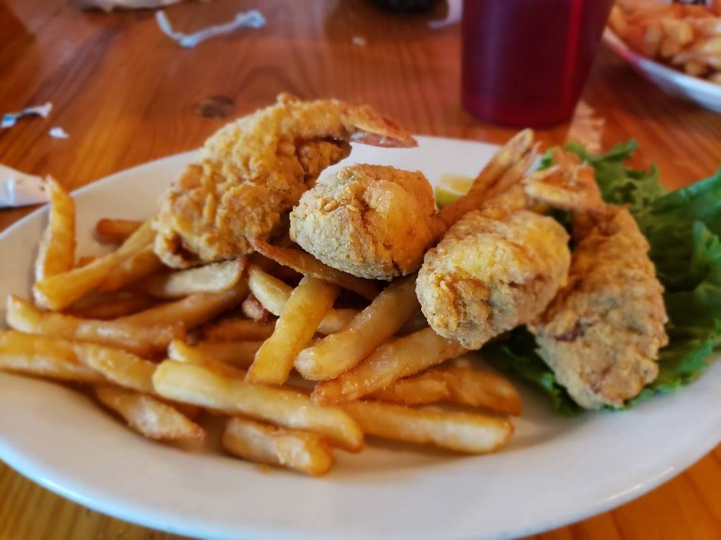 Stingaree Restaurant & Marina | restaurant | 1295 N Stingaree Dr, Crystal Beach, TX 77650, USA | 4096842731 OR +1 409-684-2731