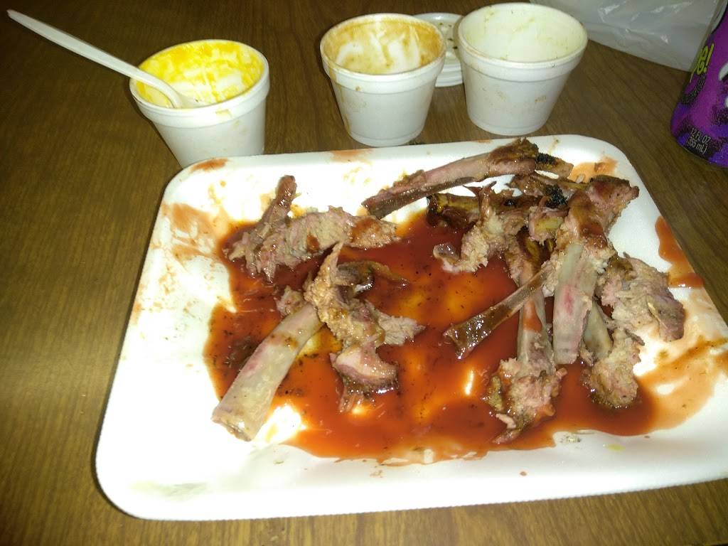 Parks Old Style Bar-B-Q | restaurant | 7444 Beaubien St, Detroit, MI 48202, USA | 3138737444 OR +1 313-873-7444