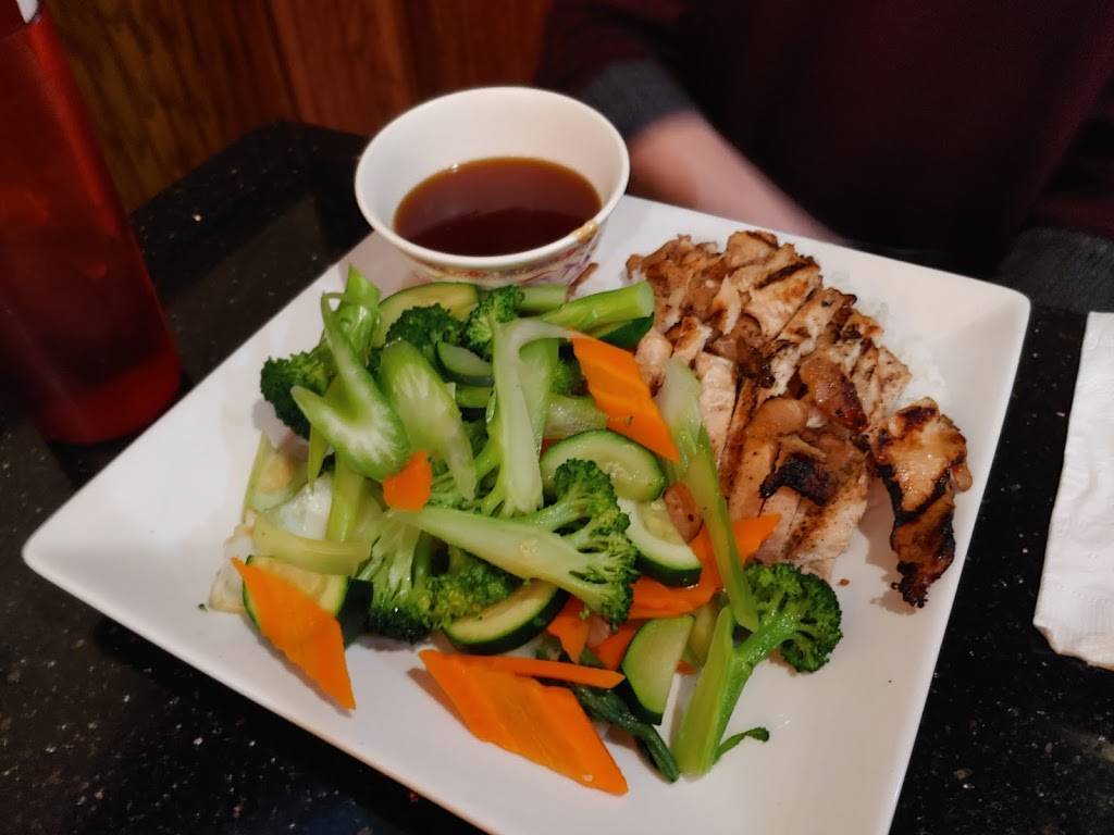 Thai Chili & Sushi | restaurant | 16221 E 40th Ave D, Denver, CO 80239, USA | 3033071119 OR +1 303-307-1119