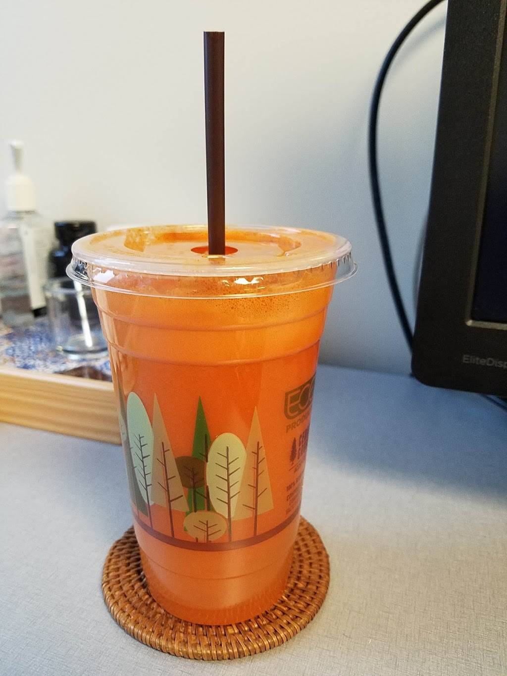 Juicy Café | restaurant | 701 5th Ave #201, Seattle, WA 98104, USA | 2066231440 OR +1 206-623-1440