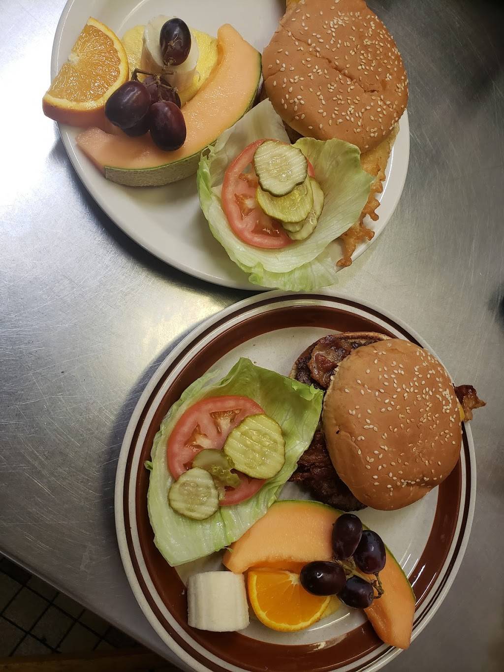 Bianas Diner | restaurant | 902 E Waterford St, Wakarusa, IN 46573, USA | 5748620011 OR +1 574-862-0011