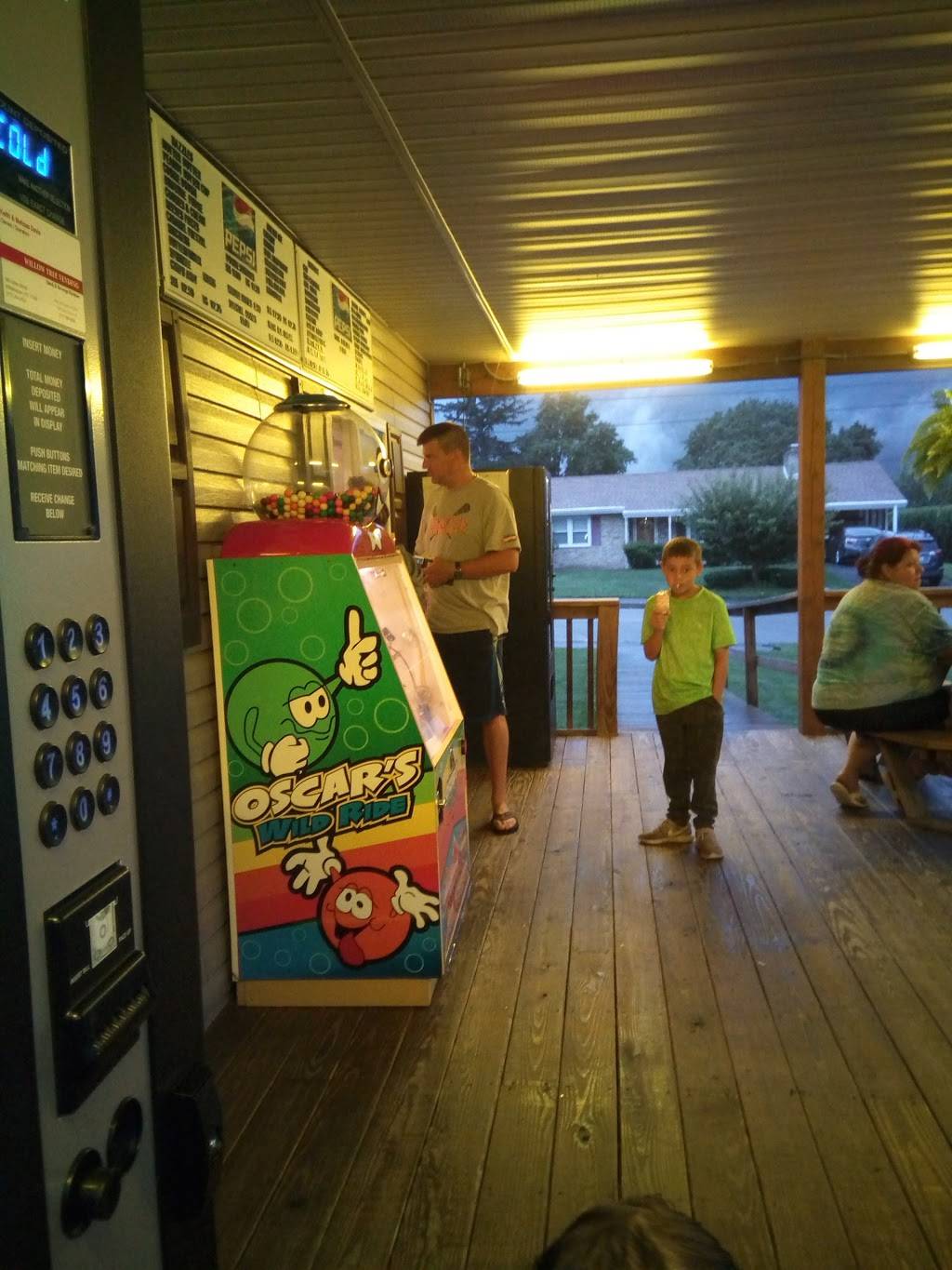 Willow Tree Ice Cream | restaurant | 505 Julian St, Williamstown, PA 17098, USA | 7176470107 OR +1 717-647-0107