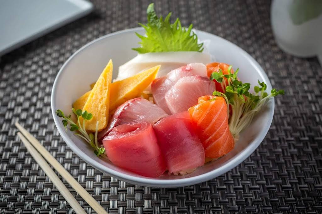 Nami Sushi Bar | restaurant | 1828 W Montrose Ave, Chicago, IL 60613, USA | 8722414407 OR +1 872-241-4407