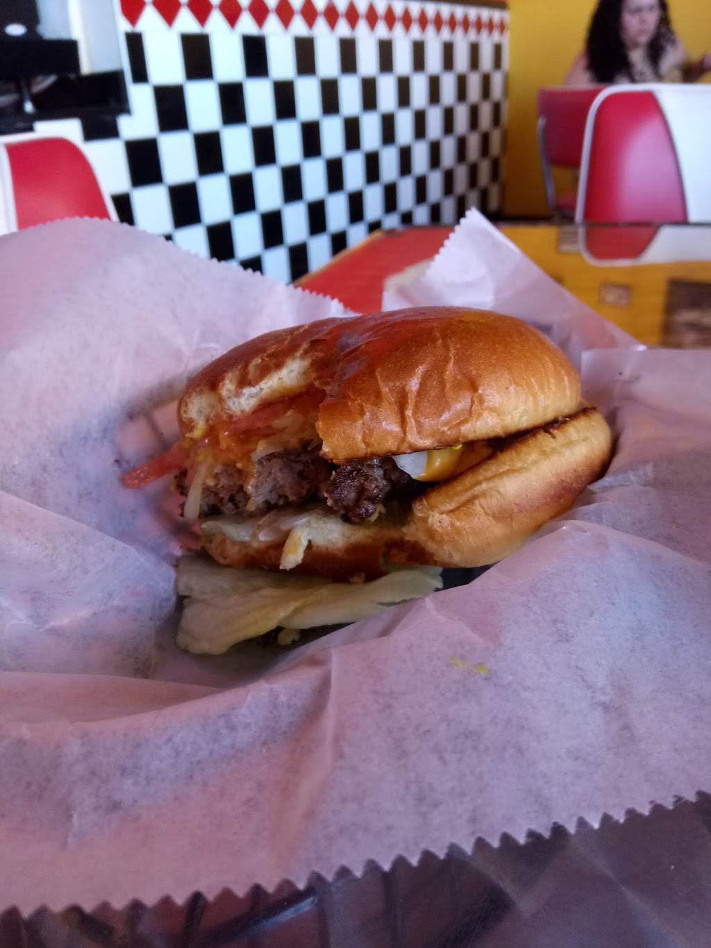 Mr. Cs Hot Dogs and More | restaurant | 1350 E Chicago St, Elgin, IL 60120, USA | 8478884600 OR +1 847-888-4600