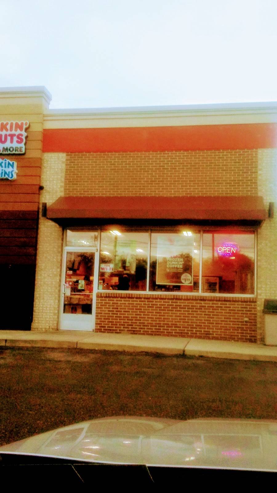Dunkin | bakery | 14855 Telegraph Rd, Redford Charter Twp, MI 48239, USA | 3137664262 OR +1 313-766-4262