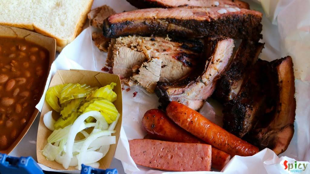 Leon Springs BBQ - The Original Rudys" | restaurant | 24152 I-10, San Antonio, TX 78257, USA | 2106537839 OR +1 210-653-7839