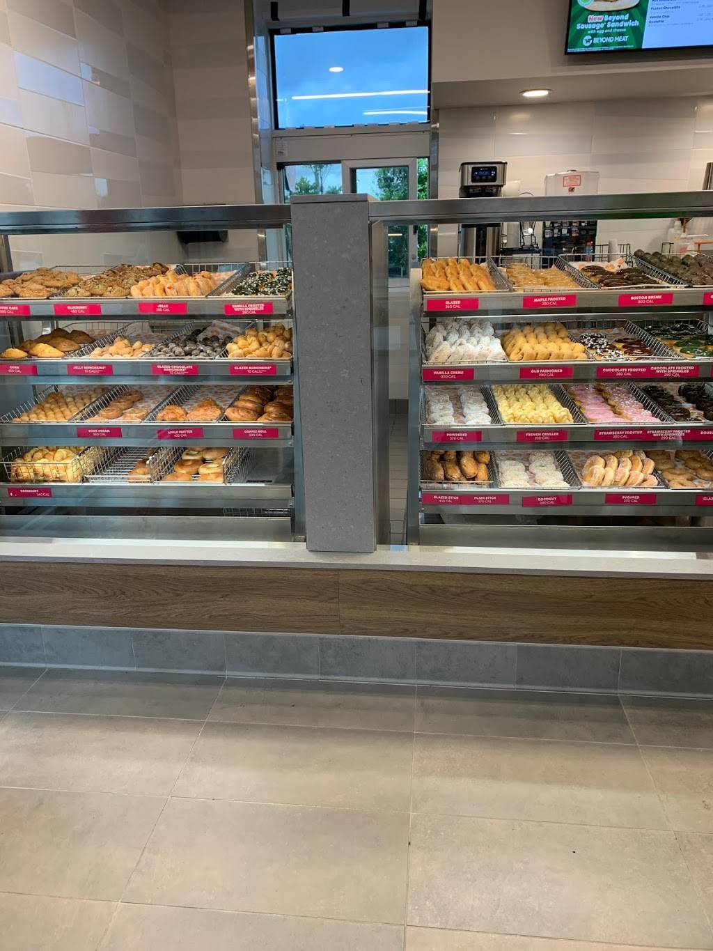 Dunkin | bakery | 611 S Dixie Hwy, Lake Worth, FL 33460, USA | 5613287387 OR +1 561-328-7387