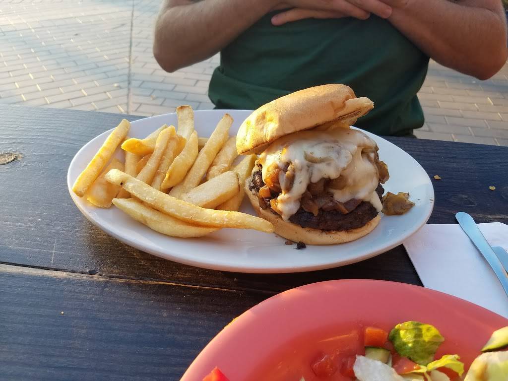 Lindburgers Wellington | restaurant | 13860 Wellington Trace #32,33, Wellington, FL 33414, USA | 5617530555 OR +1 561-753-0555