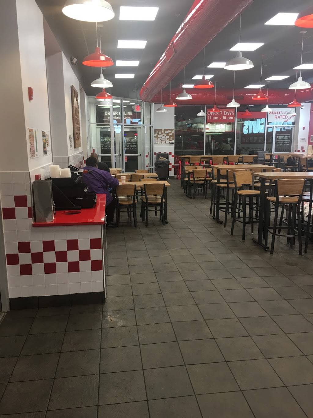 Five Guys | meal takeaway | 2440 95th St, Evergreen Park, IL 60805, USA | 7033399500 OR +1 703-339-9500