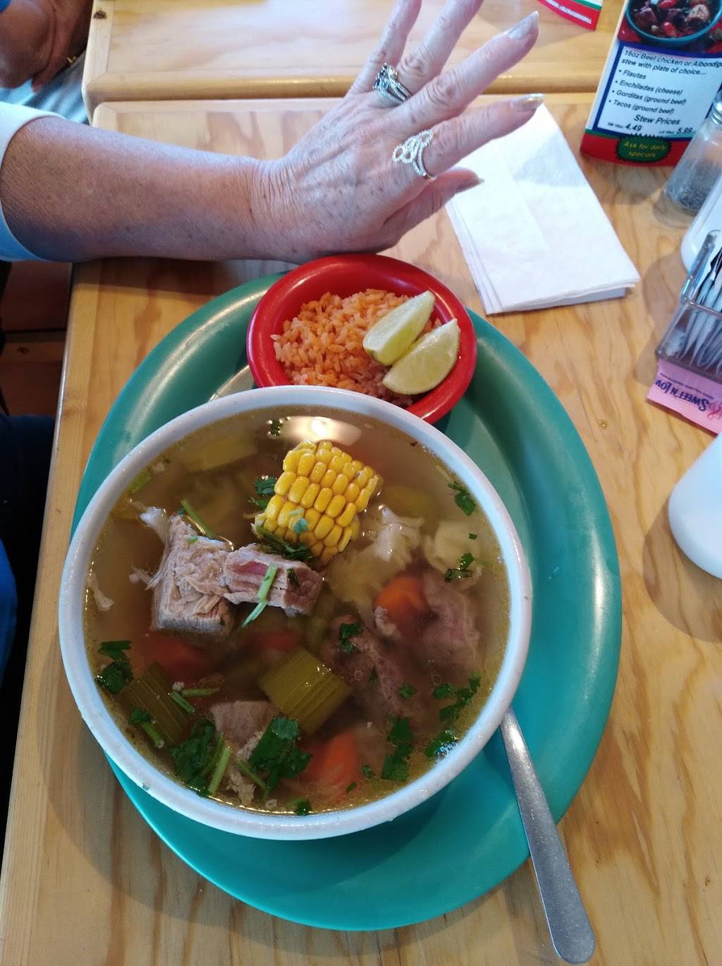 El Crucero | restaurant | 251 Horizon Blvd, Socorro, TX 79927, USA | 9158602376 OR +1 915-860-2376