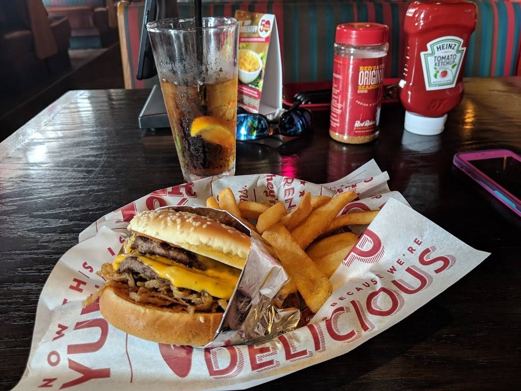 Red Robin Gourmet Burgers and Brews | restaurant | 10021 Gulf Center Dr #G225, Fort Myers, FL 33913, USA | 2394545532 OR +1 239-454-5532