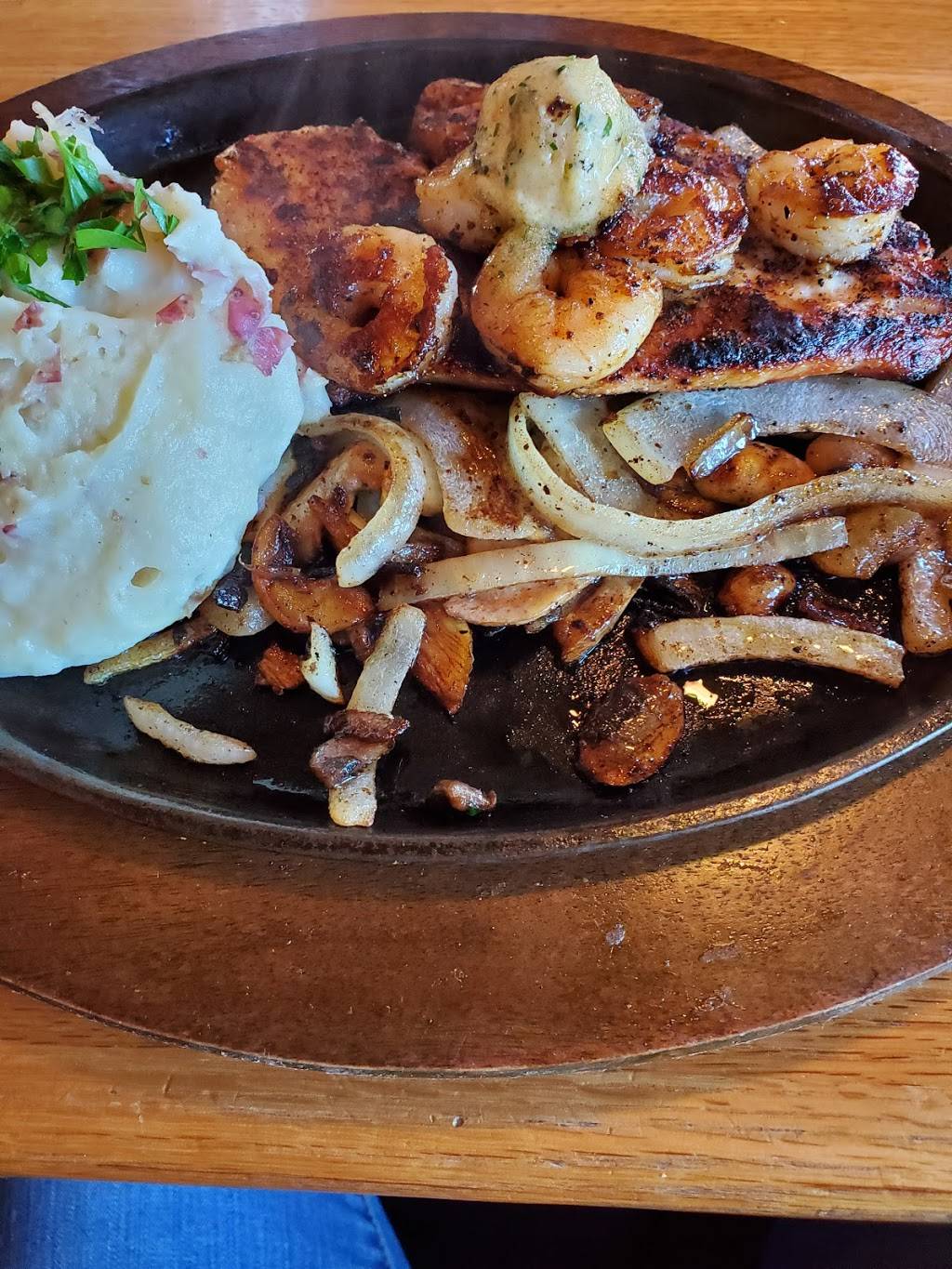 Applebees Grill + Bar | restaurant | 1220 S Clearview Pkwy, Harahan, LA 70123, USA | 5047340042 OR +1 504-734-0042