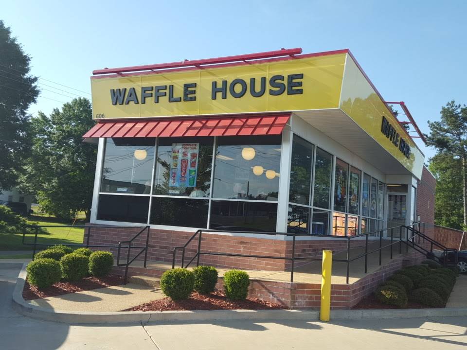 Waffle House | meal takeaway | 606 Coulter Dr, New Albany, MS 38652, USA | 6625343699 OR +1 662-534-3699