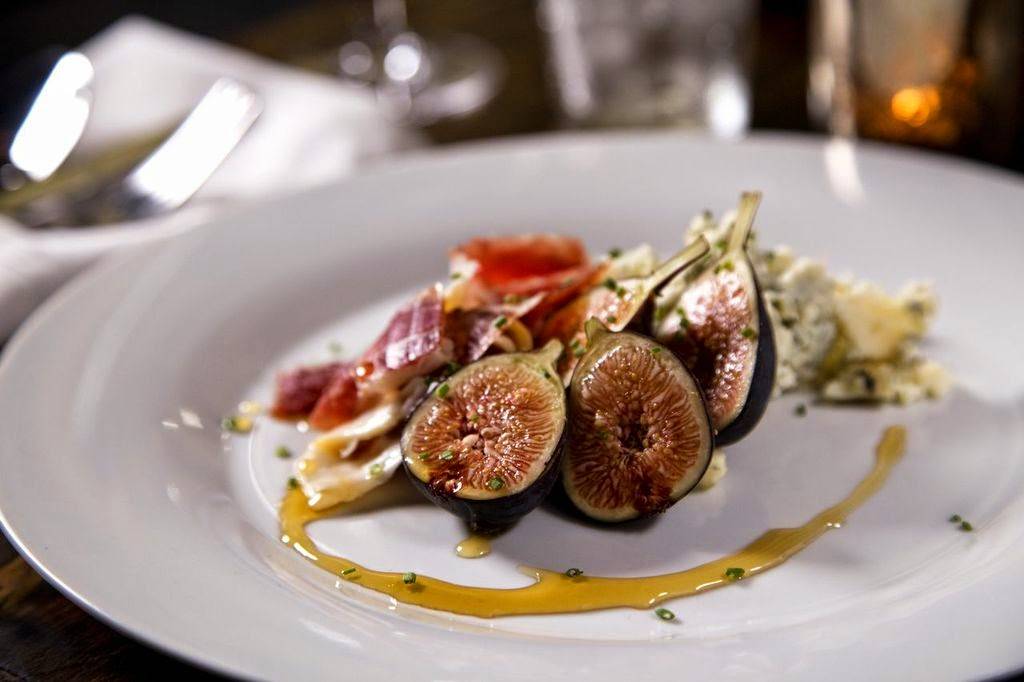 Tullulahs | restaurant | 12 4th Ave, Bay Shore, NY 11706, USA | 6319699800 OR +1 631-969-9800