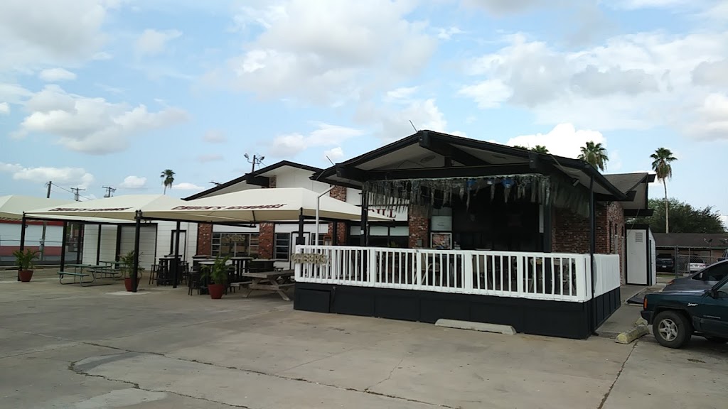 Chucks Ice House/Volleybar | restaurant | 1002 Morgan Blvd, Harlingen, TX 78550, USA | 9564400660 OR +1 956-440-0660