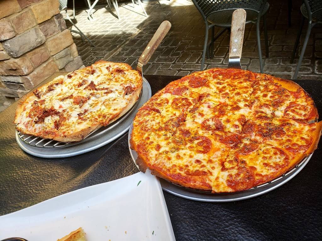 Spinatos Pizzeria | restaurant | 1614 E Bell Rd #104, Phoenix, AZ 85022, USA | 6028671010 OR +1 602-867-1010