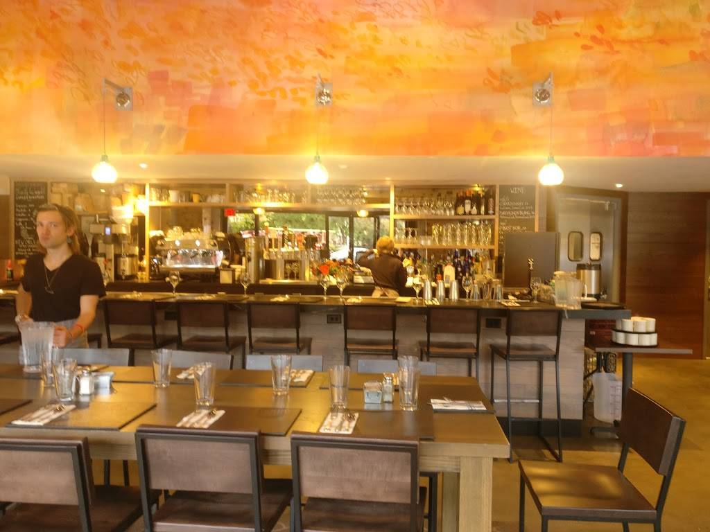 Cafe Luna | restaurant | 612 Main St, Cambridge, MA 02139, USA | 6175763400 OR +1 617-576-3400