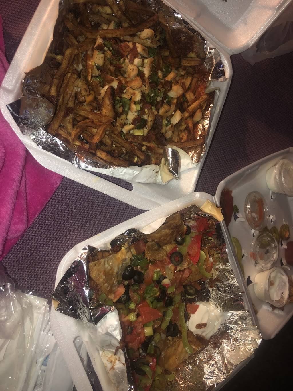 Lotos Sports Bar And Grill | restaurant | 275 Barton St, Stoney Creek, ON L8E 2K4, Canada | 9056627554 OR +1 905-662-7554