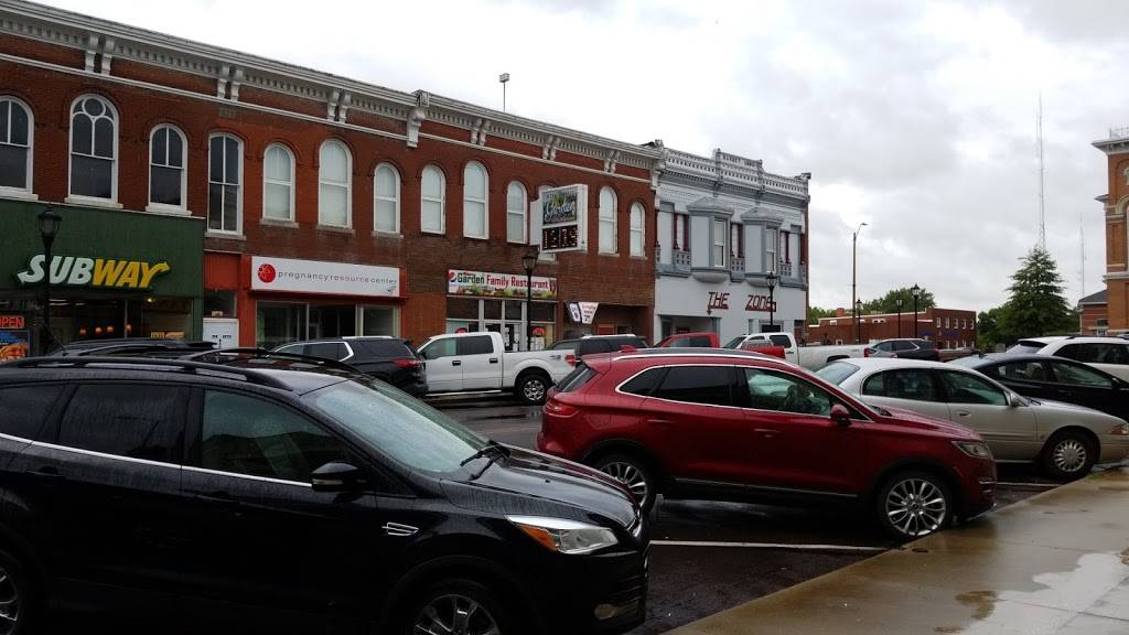 Hillsboro Garden Restaurant | restaurant | 212 S Main St, Hillsboro, IL 62049, USA | 2176082148 OR +1 217-608-2148