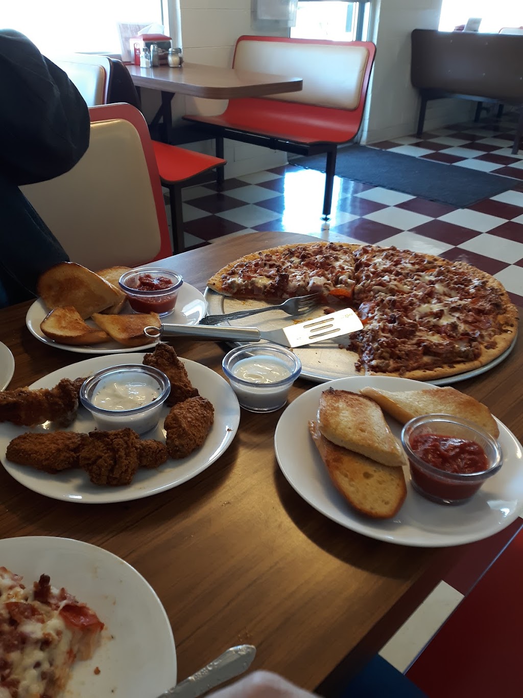 Bushs Pizza | meal delivery | 803 Central Blvd, Bull Shoals, AR 72619, USA | 8704454100 OR +1 870-445-4100