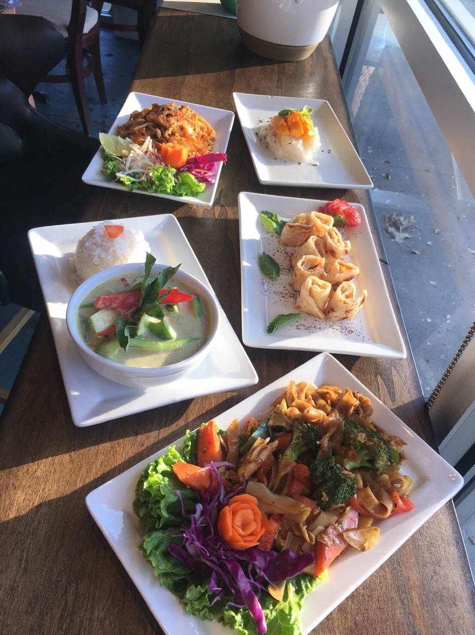 Luv Thai Cuisine | restaurant | 5207 Brodie Ln #200, Austin, TX 78745, USA | 5128922744 OR +1 512-892-2744