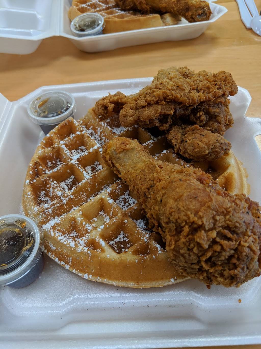 Chucks Famous Chicken and Seafood | restaurant | 2040 Coliseum Dr Ste 14, Hampton, VA 23666, USA | 7577887096 OR +1 757-788-7096