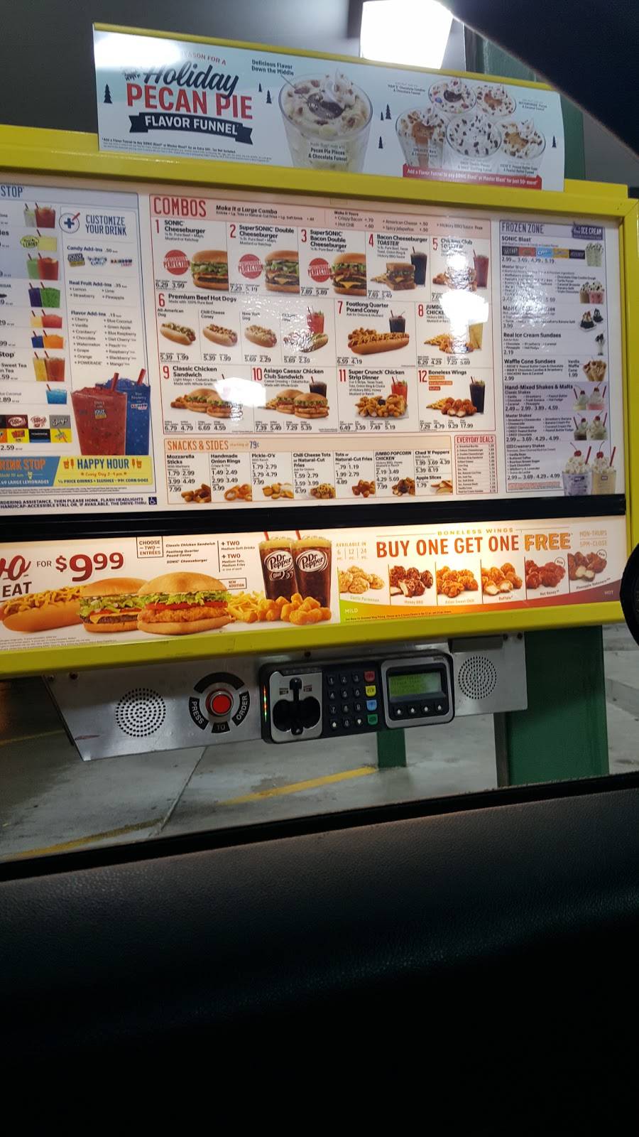 Sonic Drive-In | restaurant | 305 W Eleven Mile Rd, Royal Oak, MI 48067, USA | 2485565872 OR +1 248-556-5872