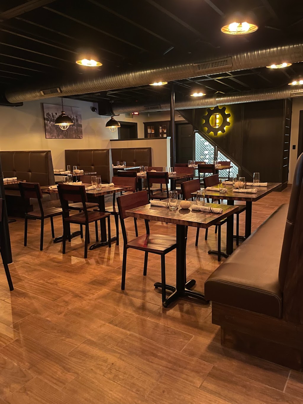 Industry Kitchen & Bar | restaurant | 14 Railroad St, North Canaan, CT 06018, USA | 8604534317 OR +1 860-453-4317