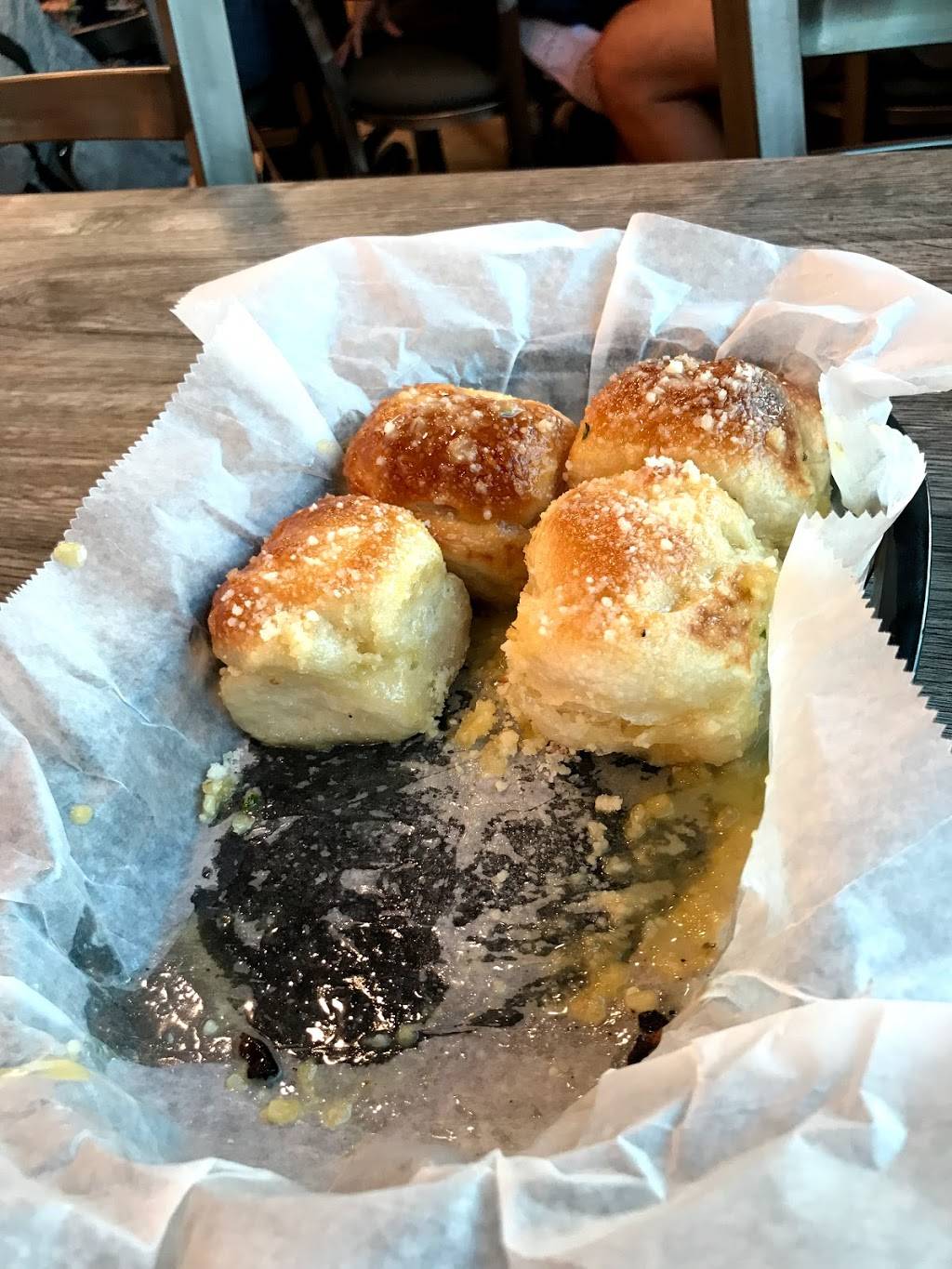 Angelos Pizzeria | restaurant | 3325 S University Dr, Davie, FL 33328, USA | 9549472200 OR +1 954-947-2200