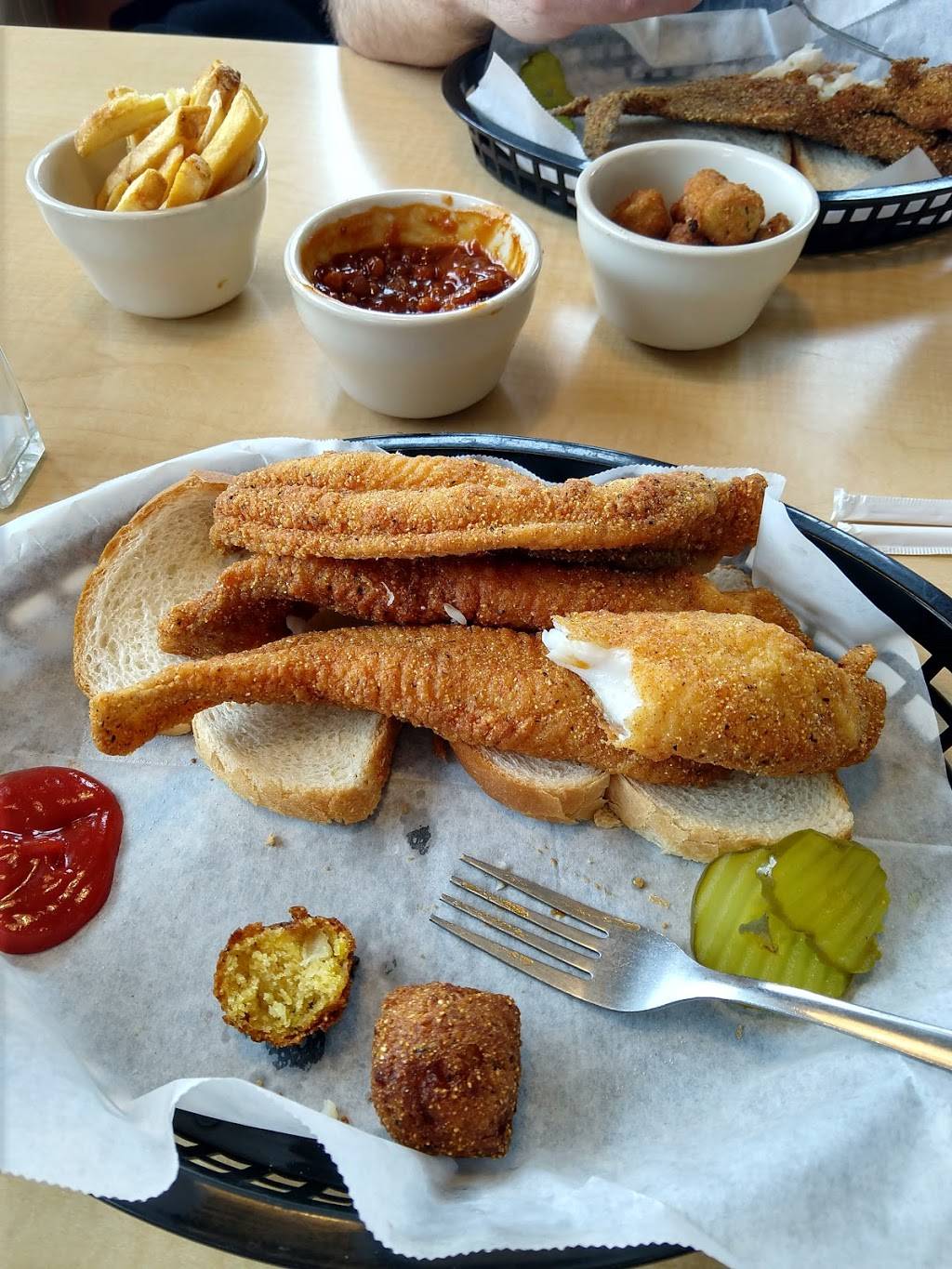 Ms. Kims Fish & Chicken Shack | restaurant | 1416 Hathman Pl, Columbia, MO 65201, USA | 5732565467 OR +1 573-256-5467