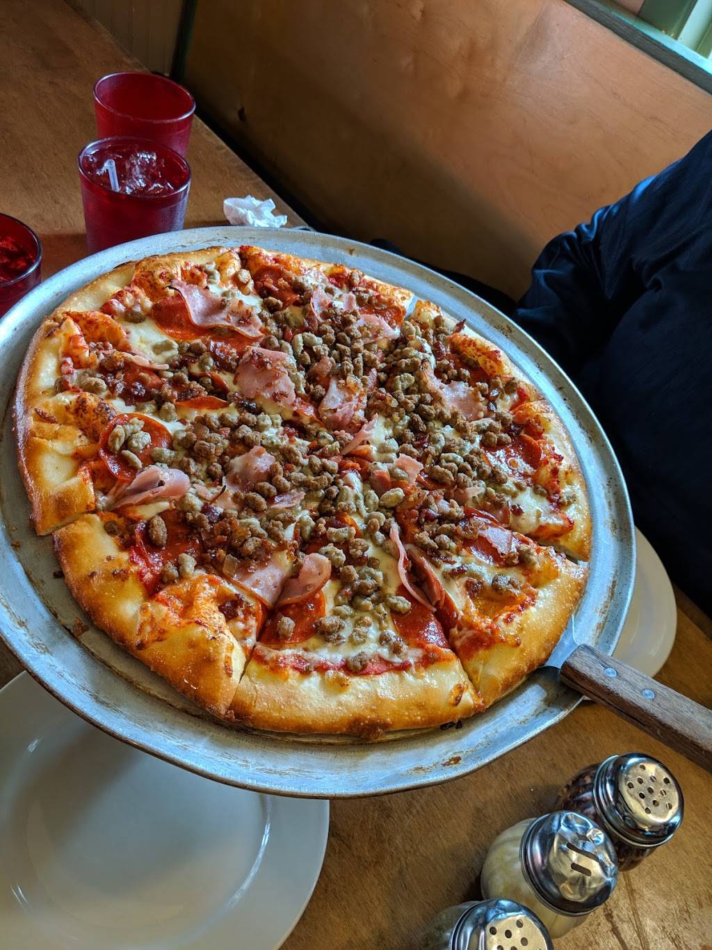 Lake House Bar & Grill | restaurant | 315 N Highland St, Mt Dora, FL 32757, USA | 3527357433 OR +1 352-735-7433