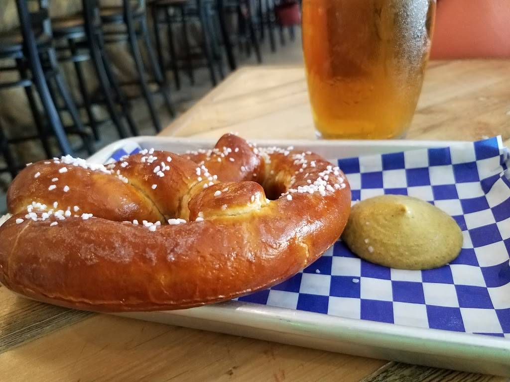 Künstler Brewing | restaurant | 302 E Lachapelle, San Antonio, TX 78204, USA | 2106884519 OR +1 210-688-4519