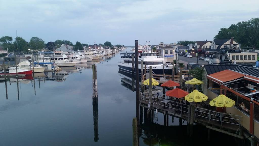 Elliots on the Mile | restaurant | 23 Woodcleft Ave, Freeport, NY 11520, USA | 5163788776 OR +1 516-378-8776