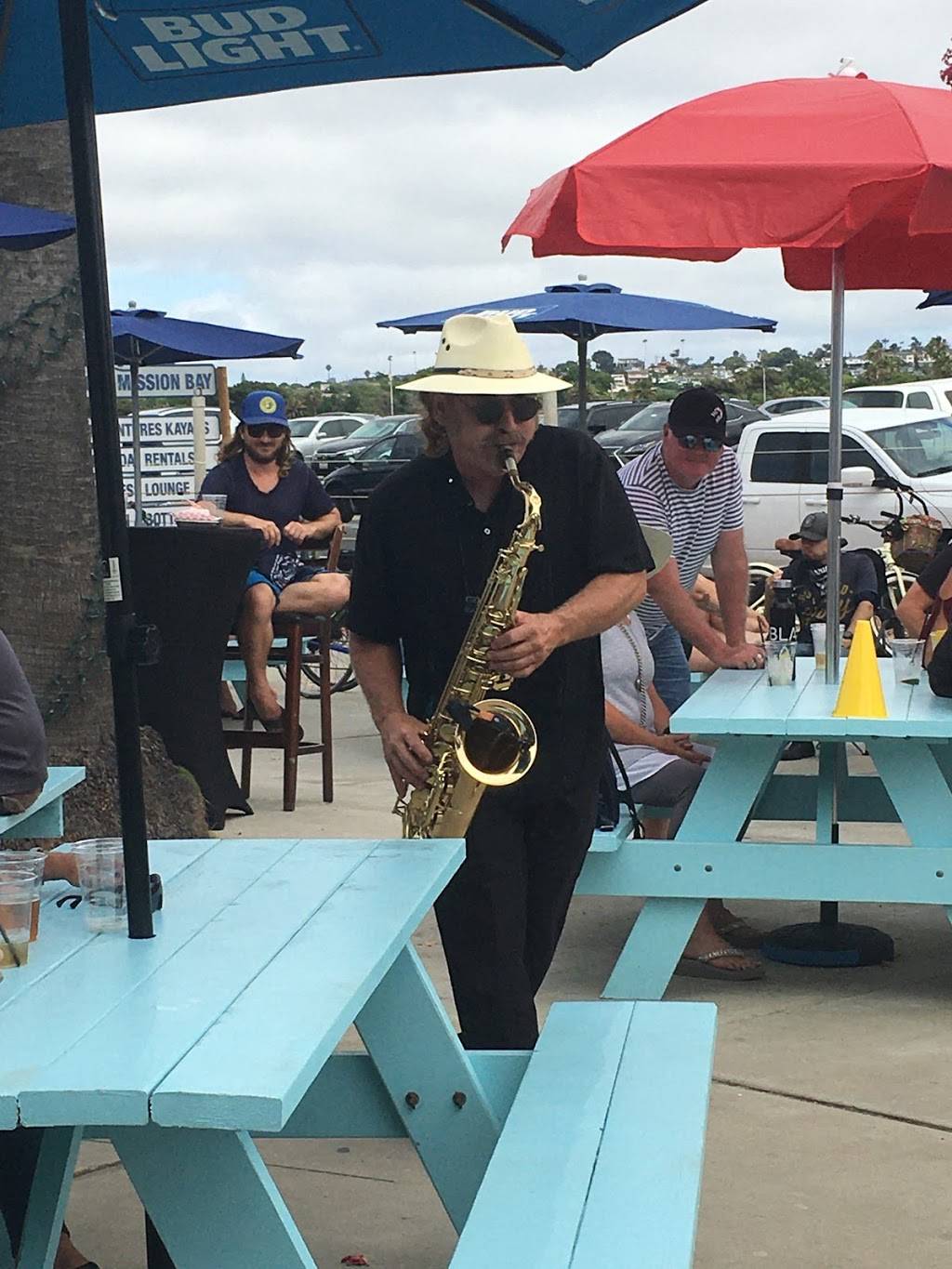 Aquarius Bar&Grille | restaurant | 1548 Quivira Way, San Diego, CA 92109, USA | 6192305790 OR +1 619-230-5790