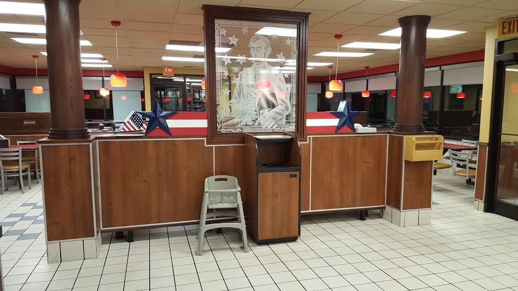 Hardees | restaurant | 401 E Sangamon St, Petersburg, IL 62675, USA | 2176324160 OR +1 217-632-4160