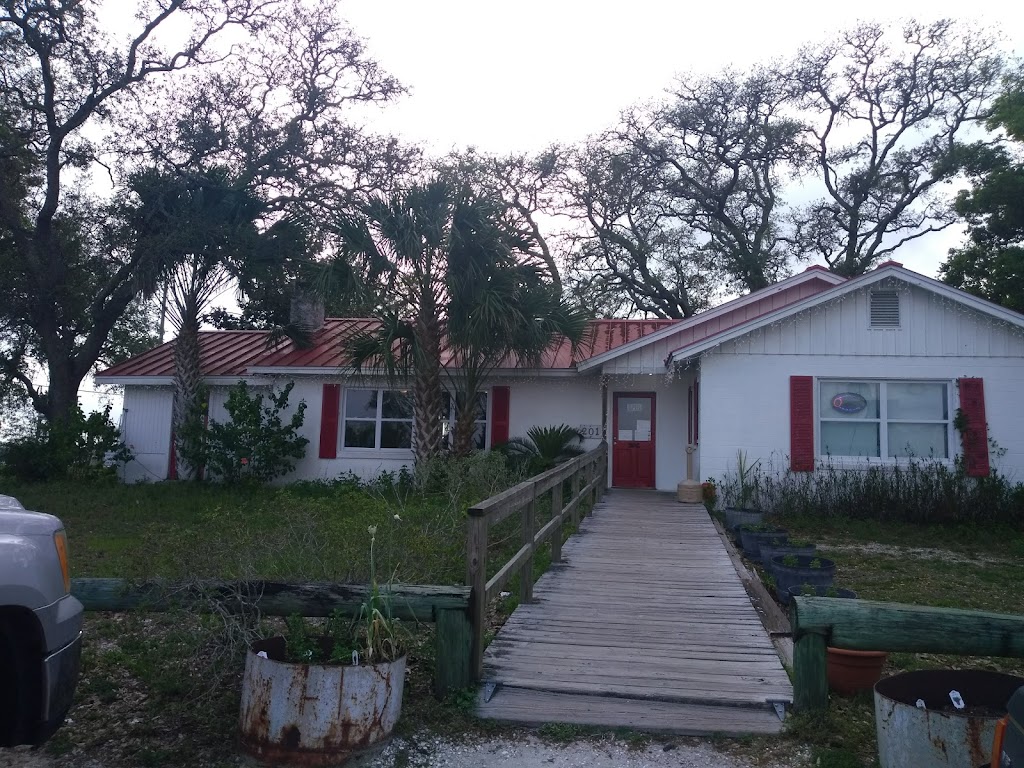 The Fishermans Wife Carrabelle | restaurant | 201 8th St W, Carrabelle, FL 32322, USA | 8506974533 OR +1 850-697-4533