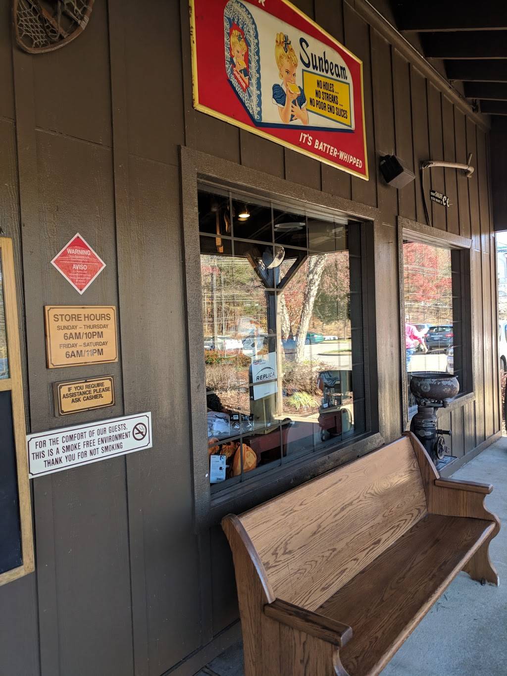 Cracker Barrel Old Country Store | restaurant | 50 Birmingham Hwy, Chattanooga, TN 37419, USA | 4238255885 OR +1 423-825-5885