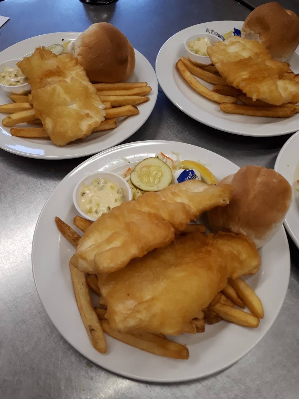 The Deluxe Restaurant | restaurant | 51 Talbot St N, Essex, ON N8M 1A3, Canada | 5197768112 OR +1 519-776-8112