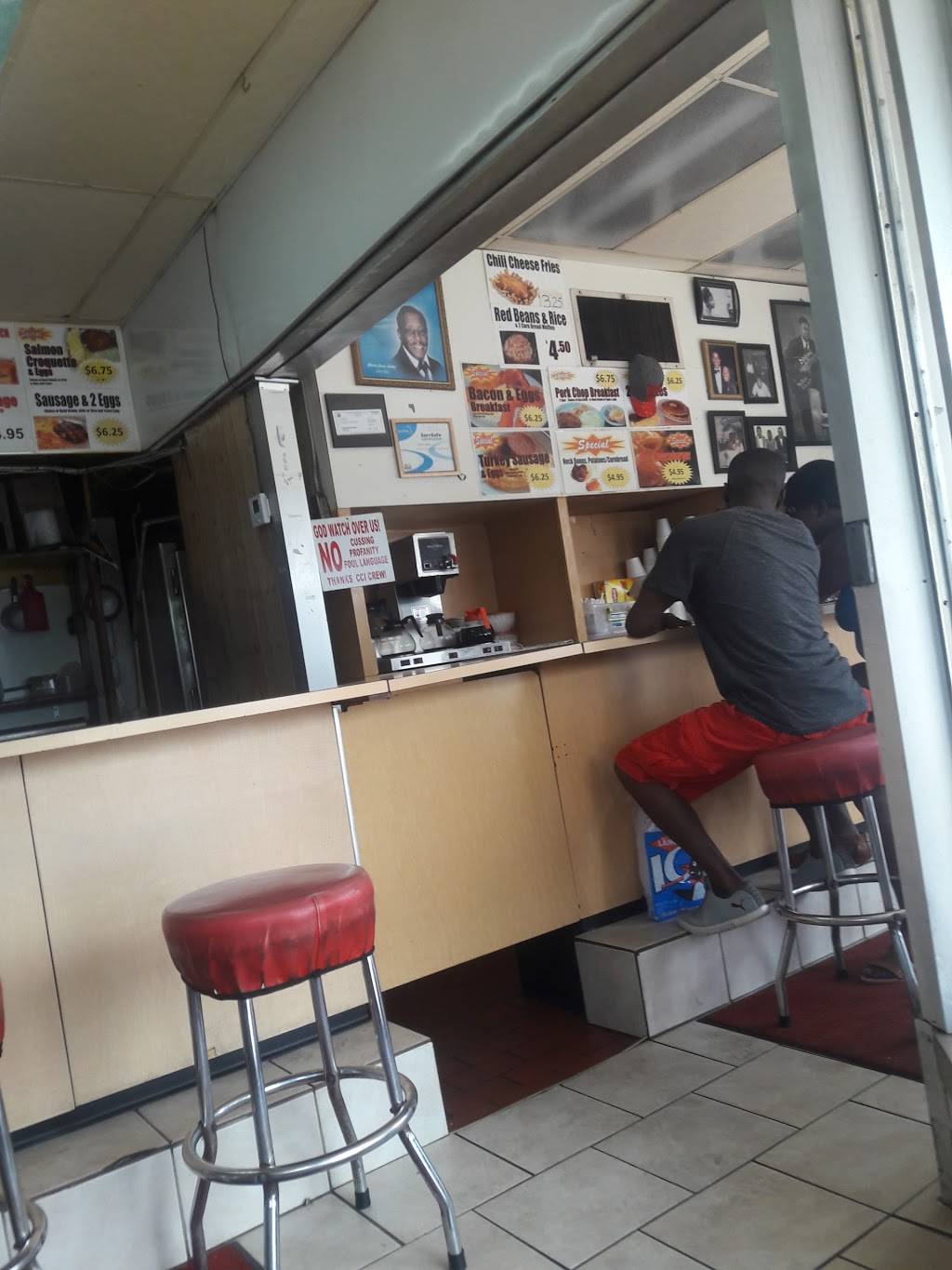 Charlies Coney Island | restaurant | 2490 Broadway, Gary, IN 46407, USA | 2198832117 OR +1 219-883-2117