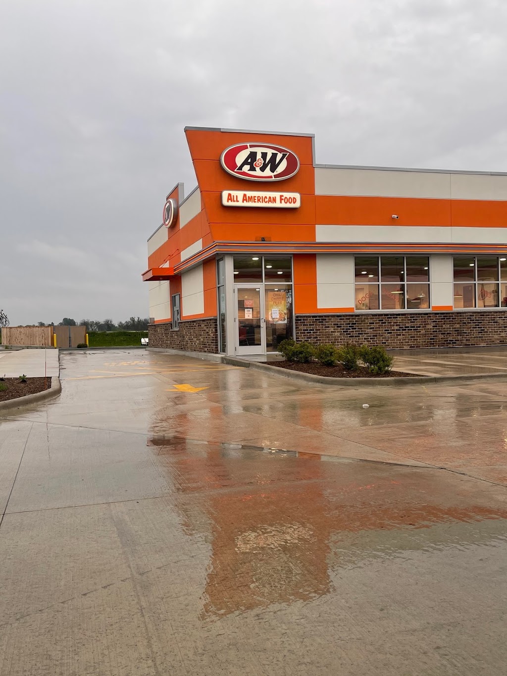 A&W Restaurant | restaurant | 1415 W Junction Rd, Jefferson, WI 53549, USA | 9206052002 OR +1 920-605-2002