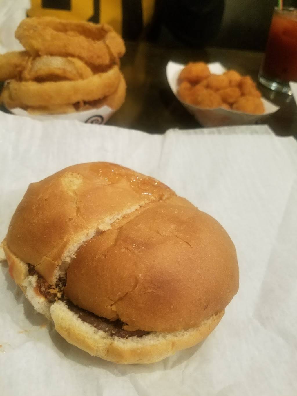 Krolls East | restaurant | 1658 Main St, Green Bay, WI 54302, USA | 9204684422 OR +1 920-468-4422