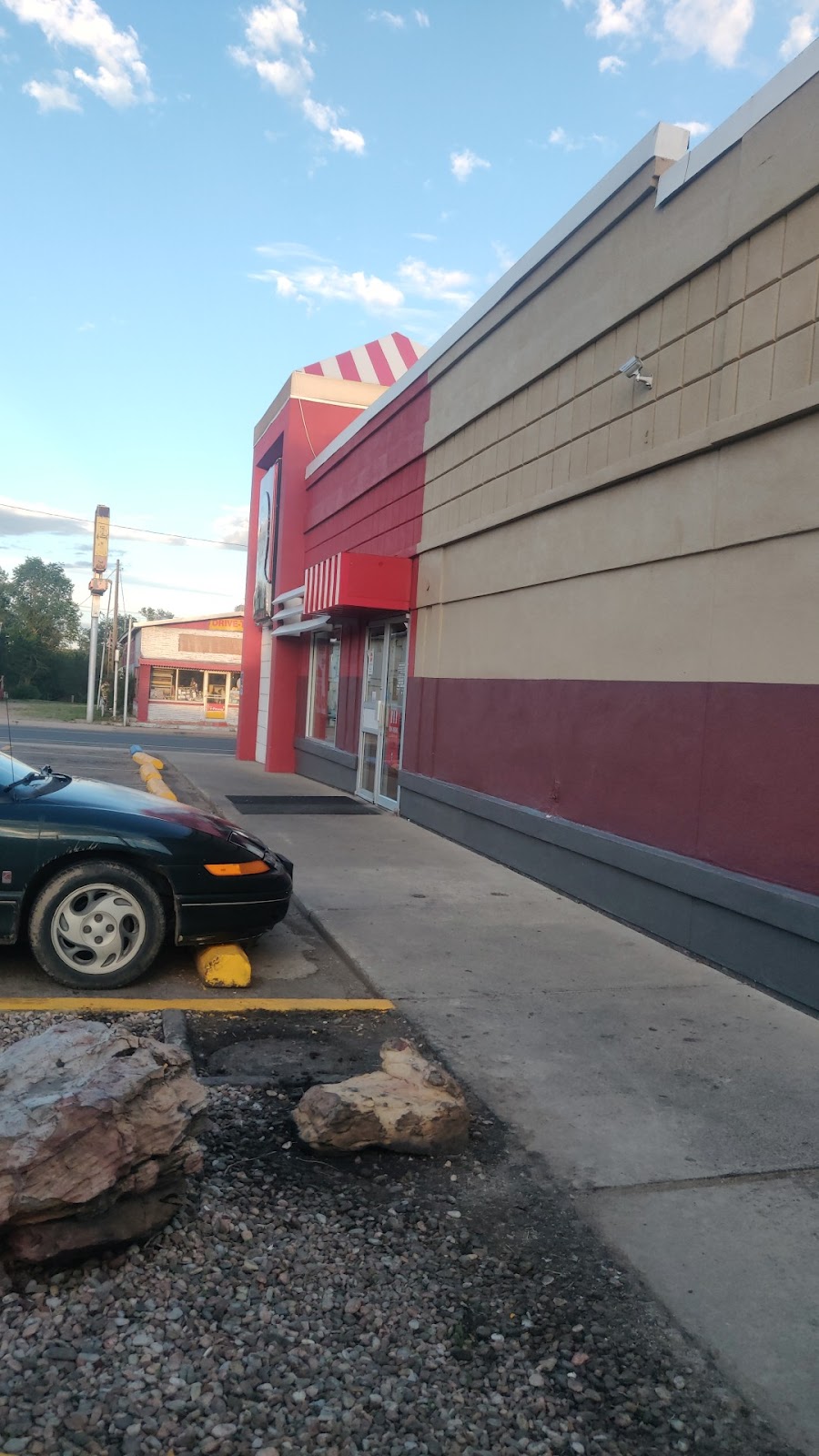 KFC | restaurant | 1139 Grand Ave, Las Vegas, NM 87701, USA | 5054253815 OR +1 505-425-3815