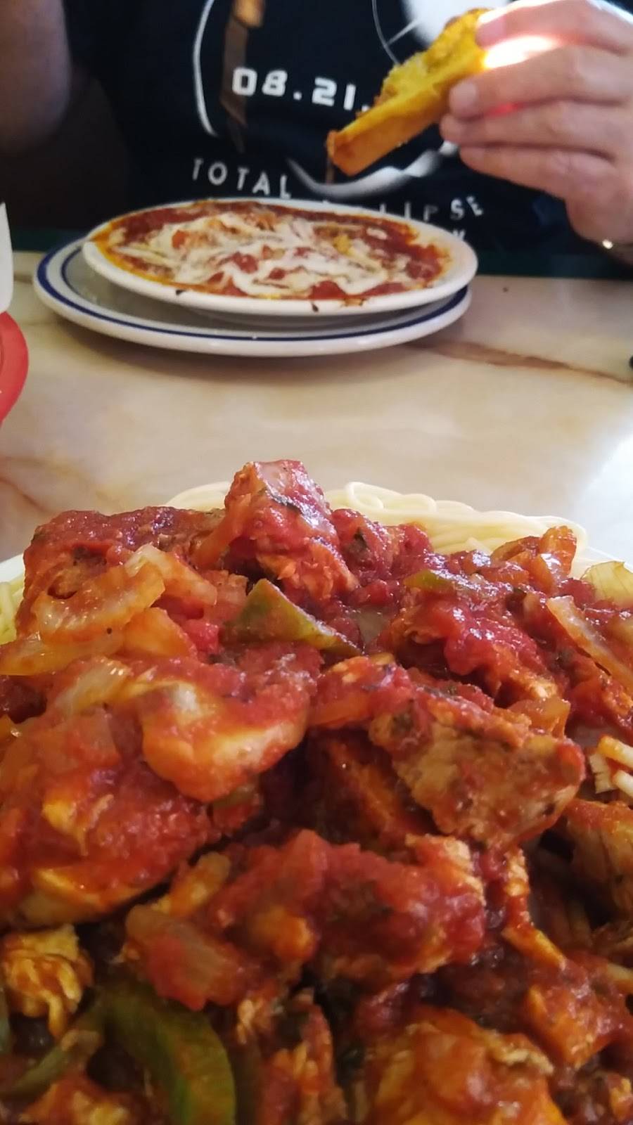 Alferdos Pizza of Rainelle | restaurant | 1100 Main St, Rainelle, WV 25962, USA | 3044385403 OR +1 304-438-5403